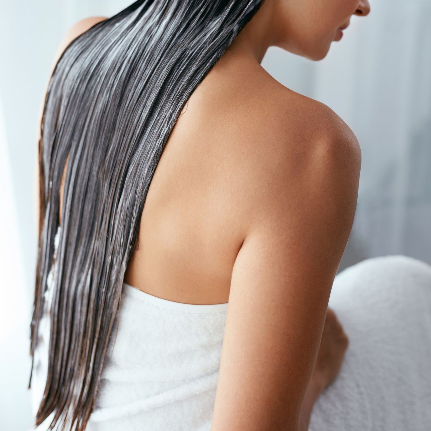 Hydrated hair with a conditioner bar