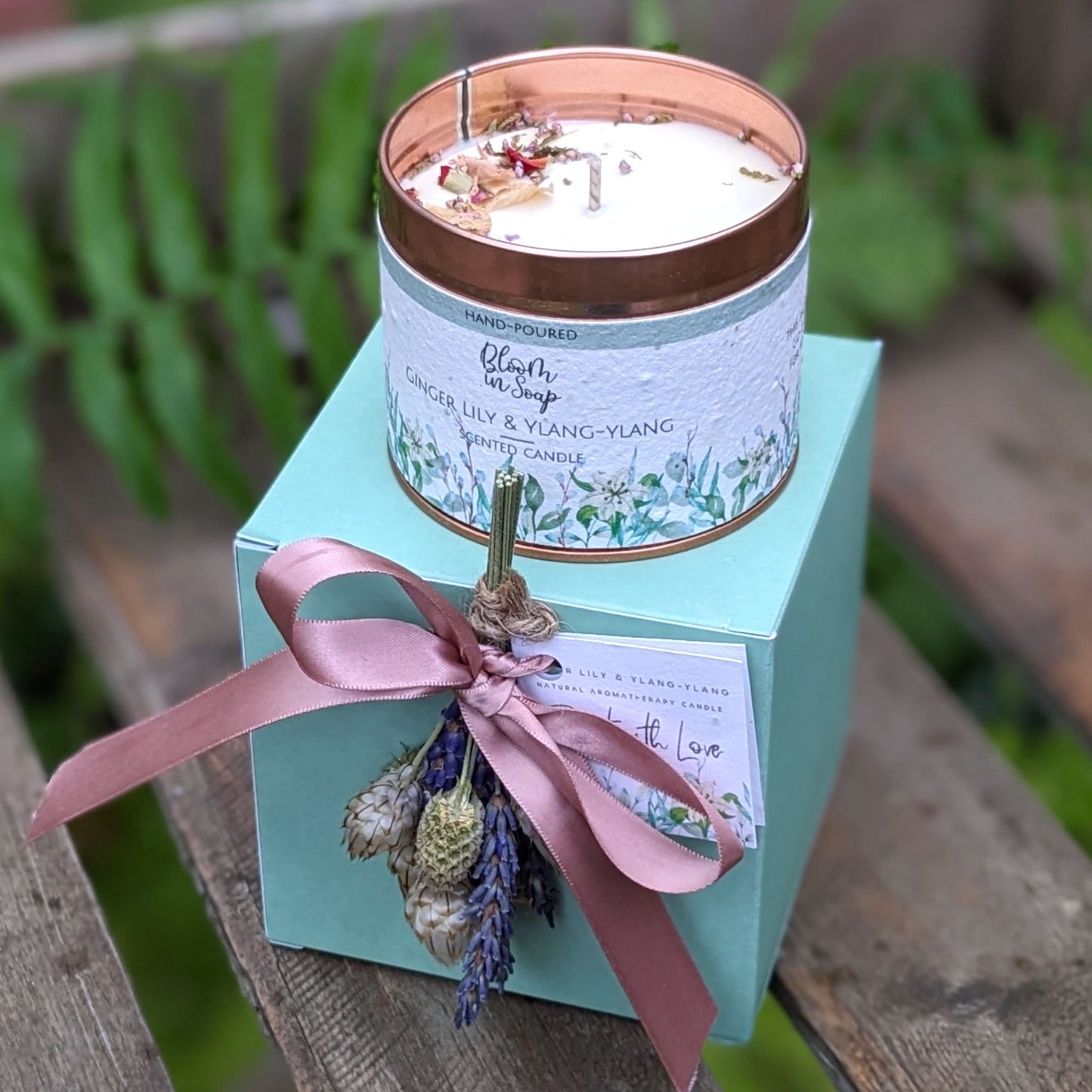 Ginger lily aromatherapy candle in a gift box